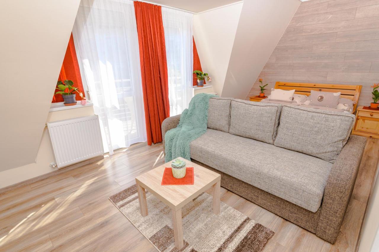Illes Apartmanok Ii. Хайдусобосло Экстерьер фото